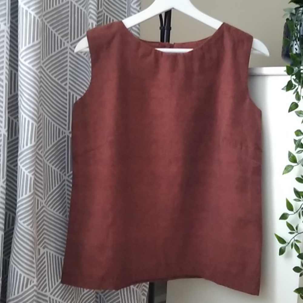 NWOT Linen size Medium Crop/tank Top